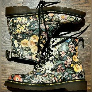 Pre-loved Floral Doc Martens Boots US9 Iconic Sienna Miller